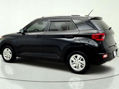 Used 2023 Hyundai Venue FWD image 7