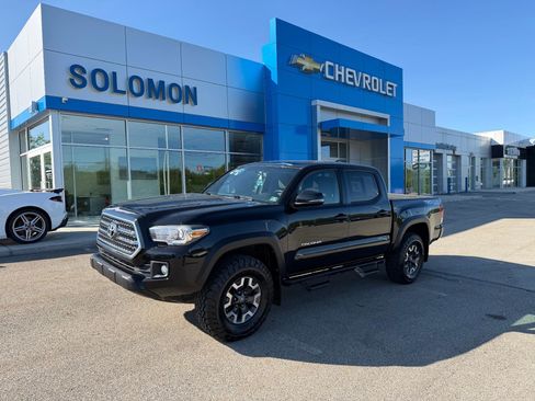 Used 2017 Toyota Tacoma TRD Off-Road w/ Premium & Technology Package AWD/4WD image 1
