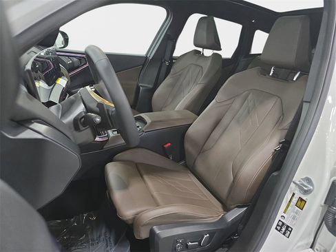 Certified 2025 BMW X3 xDrive30i w/ Convenience Package image 12