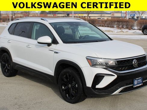 Certified 2023 Volkswagen Taos SE w/ Panoramic Sunroof Package image 1