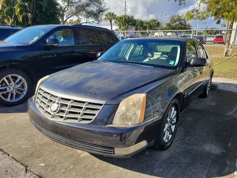 Used 2008 Cadillac DTS w/ Sun And Sound Package image 2