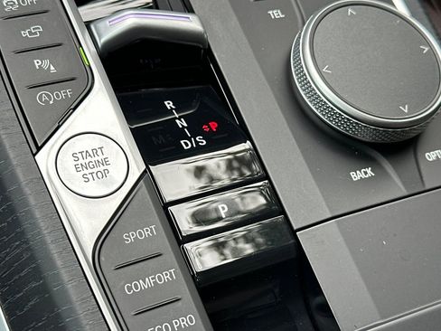 Used 2025 BMW 330i Sedan w/ Premium Package image 27