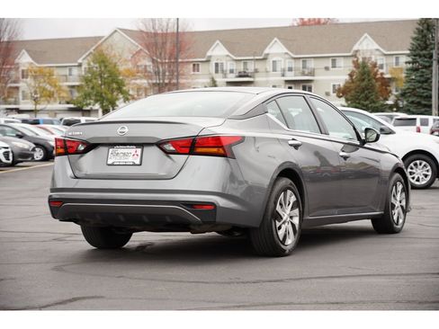 Used 2022 Nissan Altima 2.5 S image 3