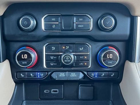 Used 2021 Chevrolet Tahoe Premier AWD/4WD image 35