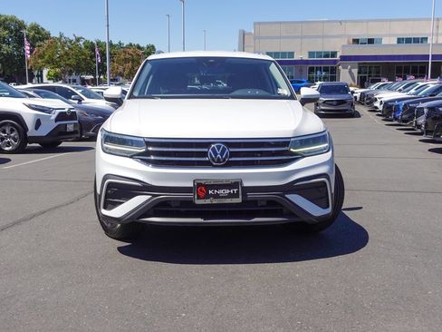 Used 2023 Volkswagen Tiguan SE FWD image 3