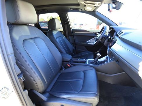 Used 2024 Audi Q3 2.0T Premium image 29