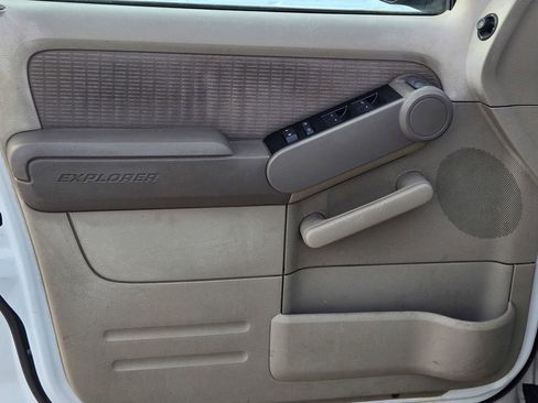 Used 2006 Ford Explorer XLT image 20