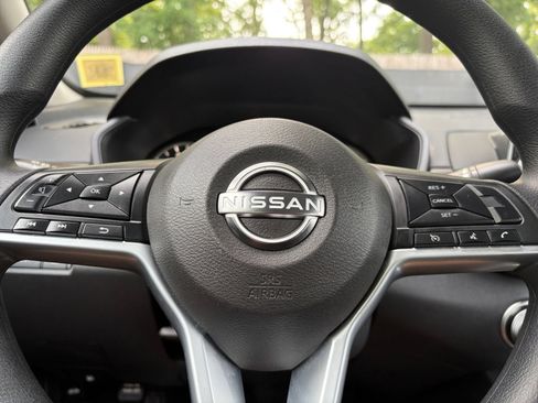 Used 2025 Nissan Altima 2.5 SV FWD image 28