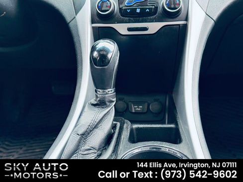 Used 2012 Hyundai Sonata SE w/ Navigation & Sunroof Pkg FWD image 11