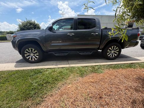 Used 2022 Toyota Tacoma Limited AWD/4WD image 8