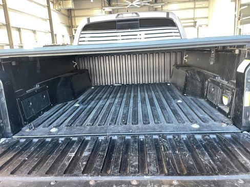 Used 2018 Toyota Tacoma Limited image 5