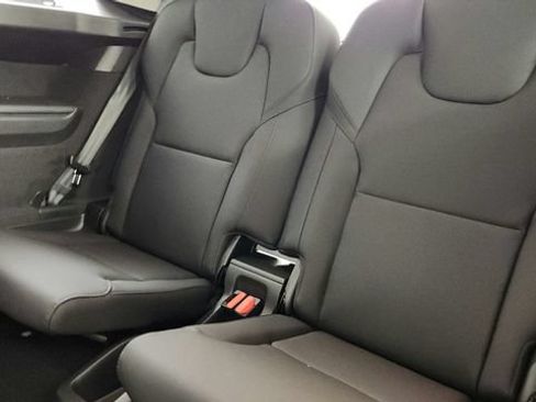 Certified 2025 Volvo XC90 B6 Core w/ Protection Package Premier AWD/4WD image 32