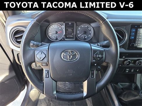 Used 2018 Toyota Tacoma TRD Sport image 25
