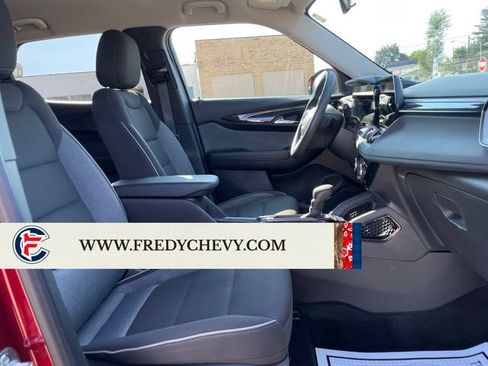 Used 2025 Chevrolet TrailBlazer LT AWD/4WD image 33