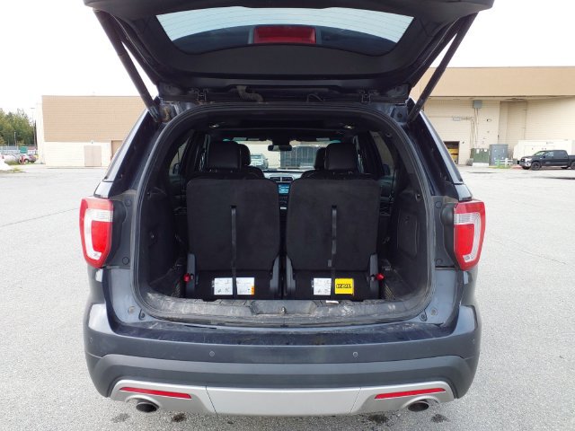 Used 2017 Ford Explorer XLT w/ Equipment Group 202A AWD/4WD image 23