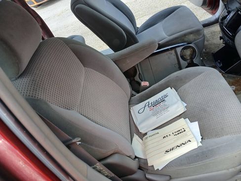 Used 2005 Toyota Sienna LE w/ LE Pkg 8 FWD image 13