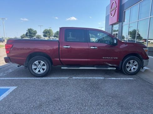 Used 2018 Nissan Titan SV w/ SV Convenience Package AWD/4WD image 7