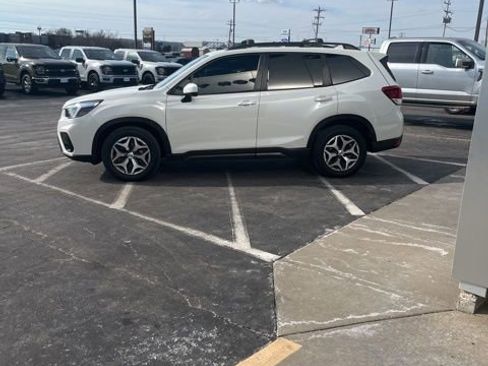 Used 2021 Subaru Forester Premium image 3