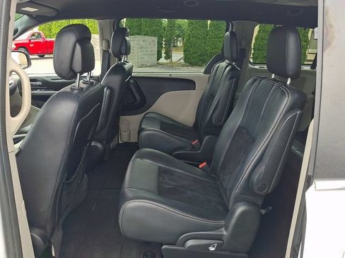 Used 2016 Dodge Grand Caravan SXT FWD image 10