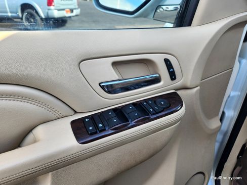 Used 2011 Cadillac Escalade ESV Premium image 32