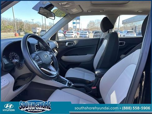 Certified 2021 Hyundai Venue SEL w/ Premium Package image 14
