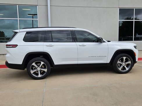 New 2026 Jeep Grand Cherokee L Limited image 2
