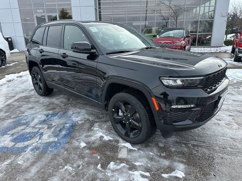 New 2025 Jeep Grand Cherokee Limited w/ Black Appearance Package AWD/4WD image 44