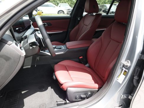 Used 2025 BMW 330i Sedan w/ Premium Package RWD image 17