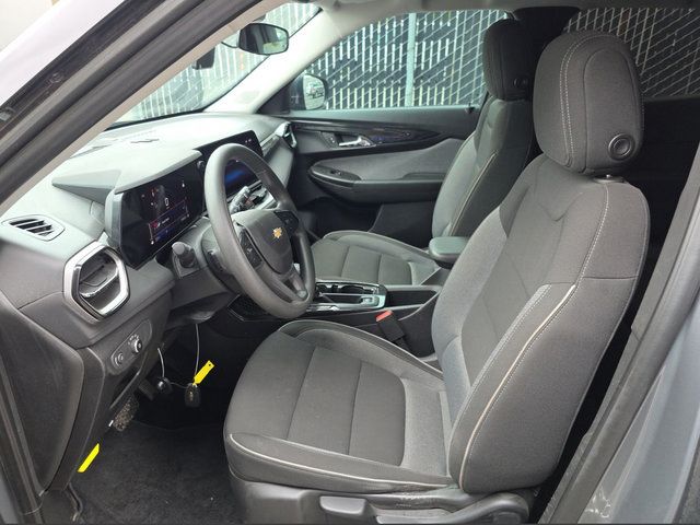 Used 2025 Chevrolet TrailBlazer LS FWD image 4