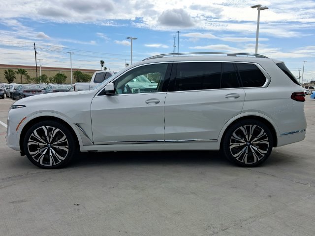 Used 2027 BMW X7 xDrive40i AWD/4WD image 4