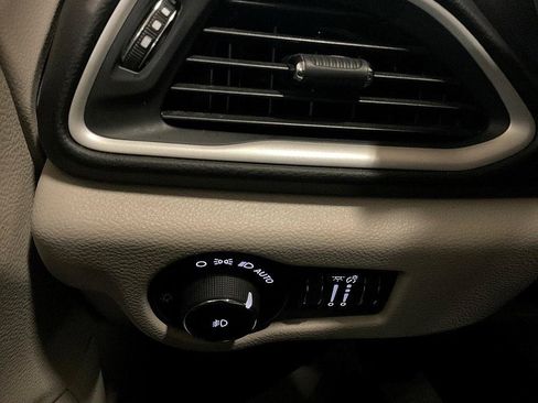 Used 2022 Chrysler Pacifica Touring-L image 24