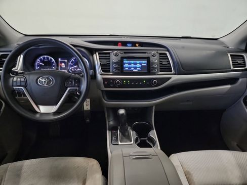 Used 2017 Toyota Highlander LE FWD image 15