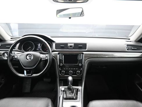 Used 2018 Volkswagen Passat 2.0T SE FWD image 37