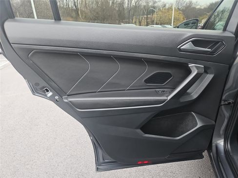 Certified 2024 Volkswagen Tiguan SE image 25