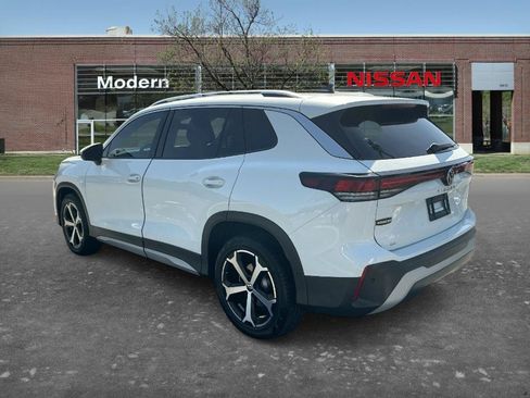 Used 2025 Volkswagen Tiguan SE FWD image 2