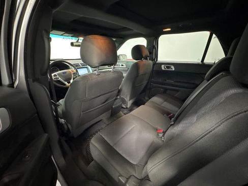 Used 2015 Ford Explorer XLT w/ Equipment Group 201A AWD/4WD image 11