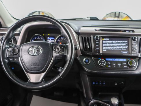 Used 2018 Toyota RAV4 Limited FWD image 17