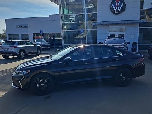 New 2026 Volkswagen Jetta SE FWD image 8