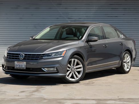 Used 2016 Volkswagen Passat 3.6 SEL Premium FWD image 3