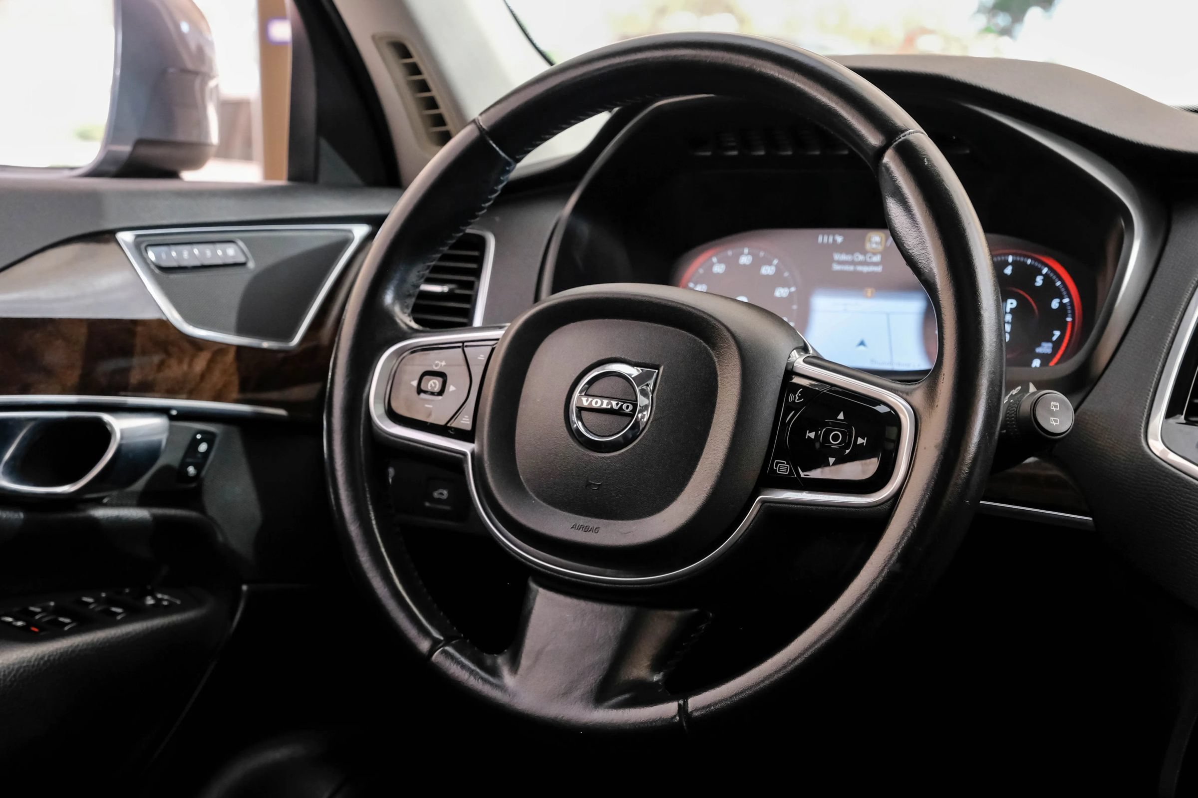 Used 2017 Volvo XC90 T5 Momentum w/ Vision Package FWD image 17
