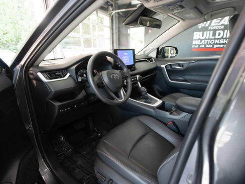 Used 2023 Toyota RAV4 XLE Premium AWD/4WD image 8