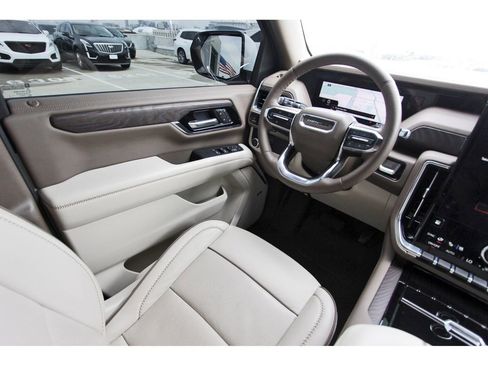 Used 2025 GMC Yukon XL Denali w/ Sun & Power Step Package image 8