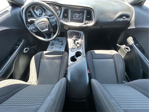 Used 2015 Dodge Challenger SXT RWD image 10
