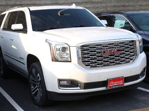 Used 2018 GMC Yukon Denali w/ Denali Ultimate Package AWD/4WD image 2