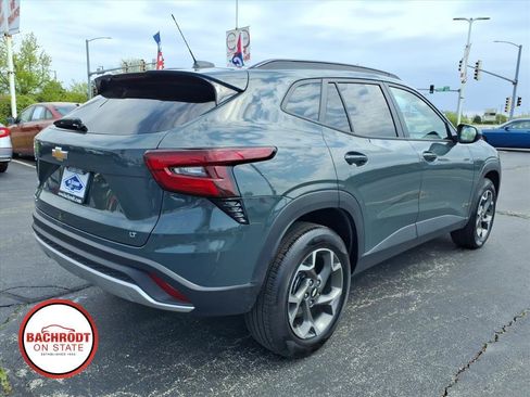 Used 2025 Chevrolet Trax LT FWD image 7