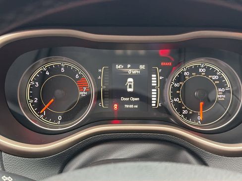 Used 2018 Jeep Cherokee Latitude w/ Altitude Package image 16