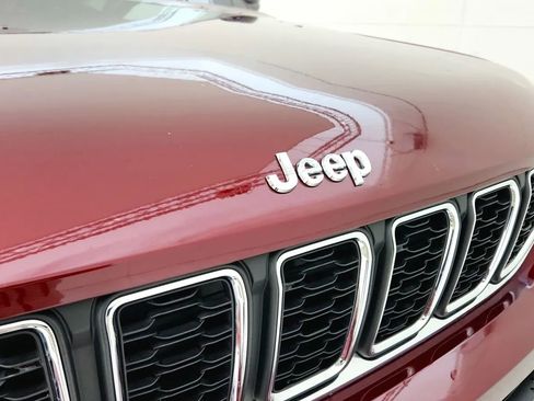 Used 2023 Jeep Grand Cherokee L Laredo w/ Luxury Tech Group I image 16