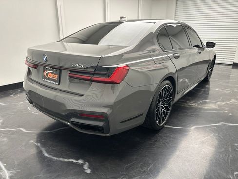 Used 2021 BMW 740i w/ M Sport Package RWD image 3