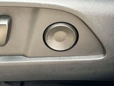 Used 2025 Chevrolet Equinox LT w/ Convenience Package II image 24