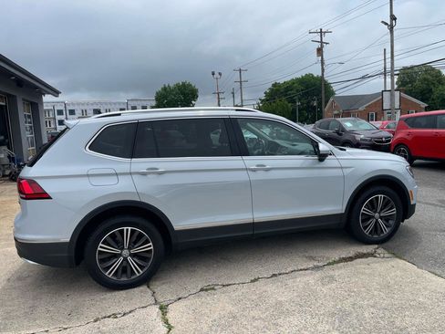 Used 2018 Volkswagen Tiguan SE AWD/4WD image 17